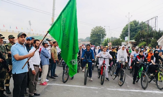 DC Srinagar Aijaz Asad flags off Cyclothon for a “Drug- Free Srinagar”