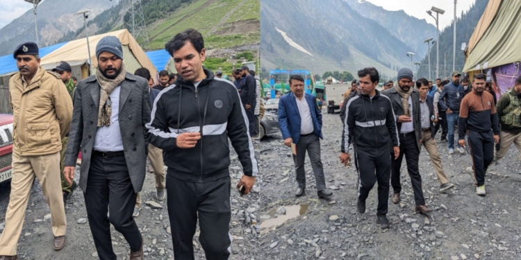 Div Com Kashmir visits Baltal axis of Amarnathji Cave