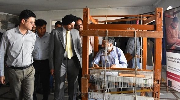 Directorate of H&H Kashmir celebrates National Handloom day