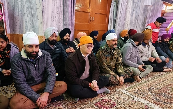 DC B’la visits Chattipadshai; greets Sikh community on Prakash Parv