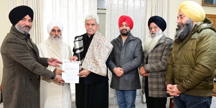 J&K Sikh Coordination Committee led by Shriman Mahant Manjit Singh calls on Lt Governor