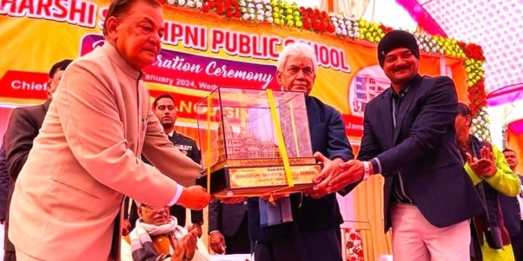 LG Manoj Sinha inaugurates Maharshi Sandipni Public School at  Varanasi