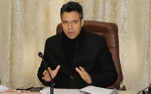 DC Srinagar reviews implementation of schemes under PHE sector