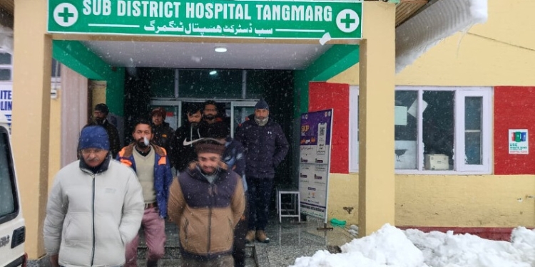 Distt Admin B’la leads swift essential services restoration efforts post Snowfall