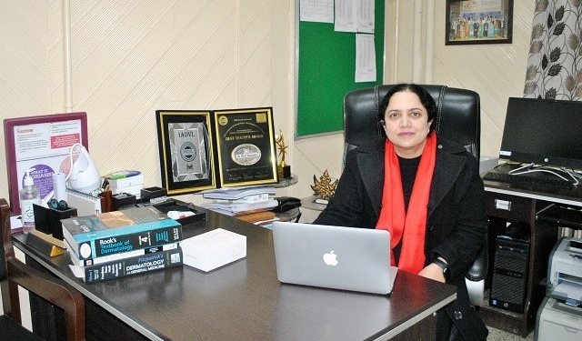 Dr Iffat gets additional charge of principal GMC Srinagar