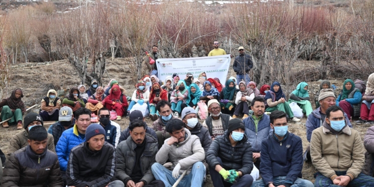 Kargil Forest Division organizes insect management drive in Skambu village