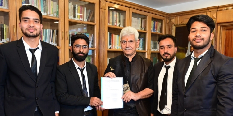 Suhail Farooq calls on Lieutenant Governor Manoj Sinha