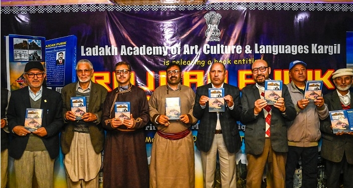 Historian Mohammad Sadiq Hardassi’s book ‘Rajgan Purik’ released in Kargil