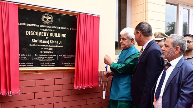LG Manoj Sinha inaugurates SKUAST Kashmir’s key infrastructure projects, launches new academic programmes