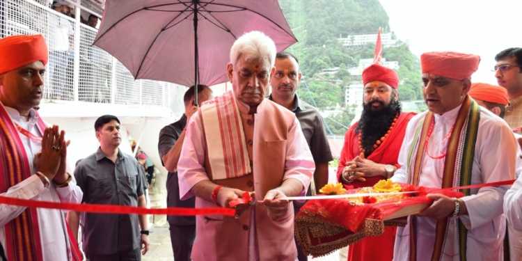 Lt Governor Pays Obeisance at Mata Vaishno Devi Shrine, Inaugurates new Yagyashala at Bhawan