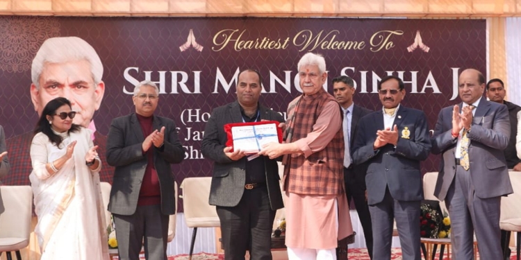 LG Sinha felicitates members of Langar Organisations, NGOs for their valuable contribution during Amarnath Yatra 2024