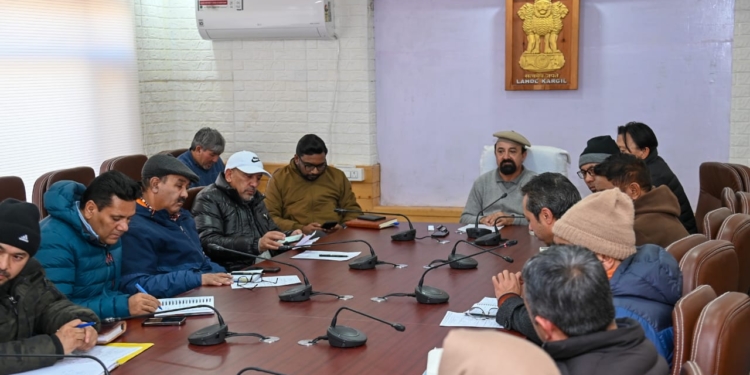 CEC chairs meeting for redevelopment of Baroo, Kargil town 