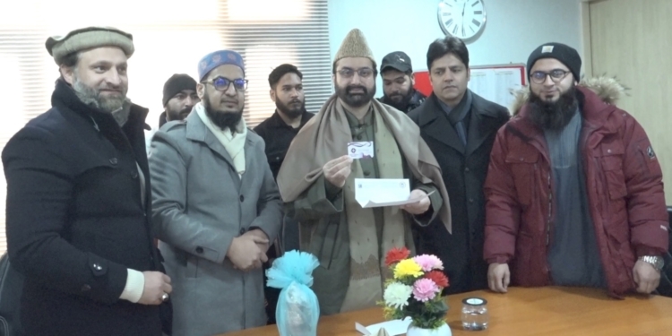 At Ujala Group of Hospitals’ Nowgam , Mirwaiz launches Privilege Health Card for Imams