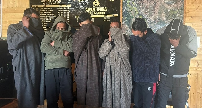 Police arrests 06 gamblers in Awantipora, stake money seized