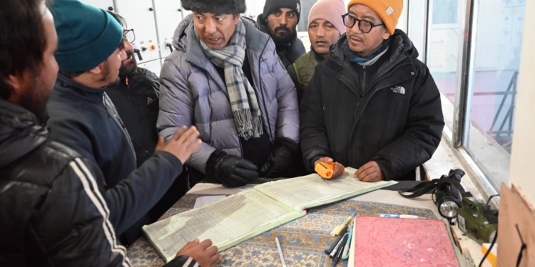 EC Er Punchok Tashi visits Hydel Project at Raru Zanskar