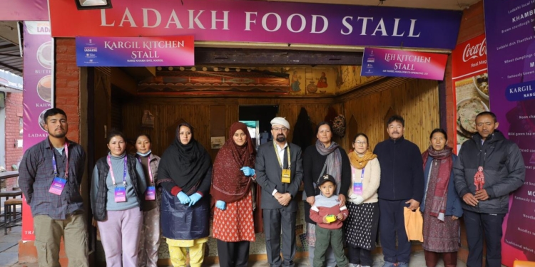 CEC Dr. Jaffer Akhoon visits Delhi Haat INA, interacts with artisans