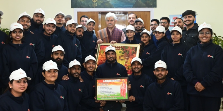 LG Manoj Sinha interacts with the Youth participating in Border Area Youth Exchange Programme