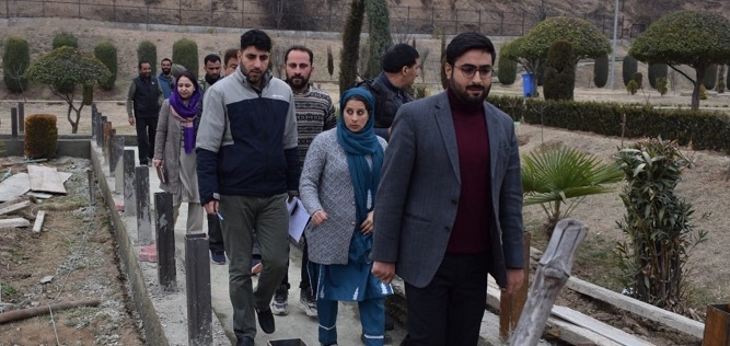 DC Budgam reviews progress on upgradation, renovation works of Behisht-e-Zehra Park