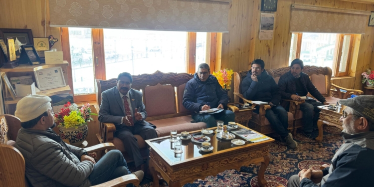 VC, University of Ladakh, calls on CEC Kargil
