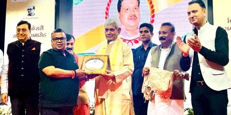 LG Manoj Sinha felicitates recipients of ‘Bihar Kesari Samman’ Award at Patna