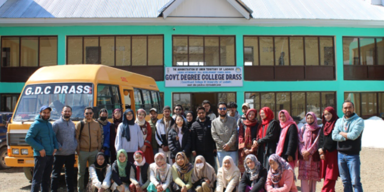 One-day geological field trip organized by Department of Geology, GDC Drass
