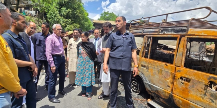 CM Omar Abdullah visits Tangdhar to assess situation