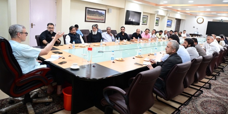 Chief Minister Chairs meeting of trader’s delegation, KTMF highlights issues for redressal