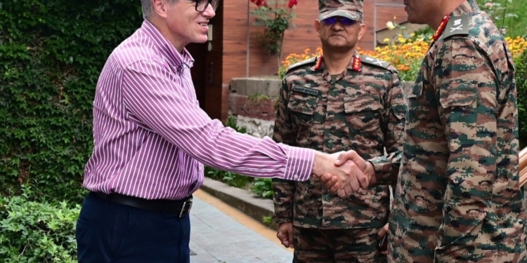 Northern Army Commander briefs CM on security situation along border, LoC