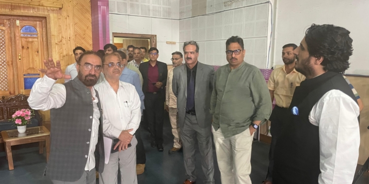 Secretary, Ministry of I&B Reviews Functioning of Media Units in J&K