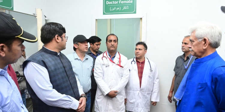 Lieutenant Governor visits Baltal, Reviews Medical & Healthcare facilities at the Base Camp