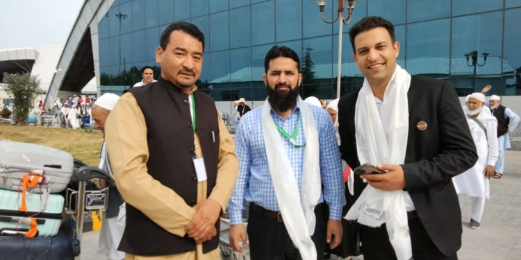 Chairperson, Haj Committee Ladakh Receives 240 Ladakhi Hajj Pilgrims at Srinagar International Airport