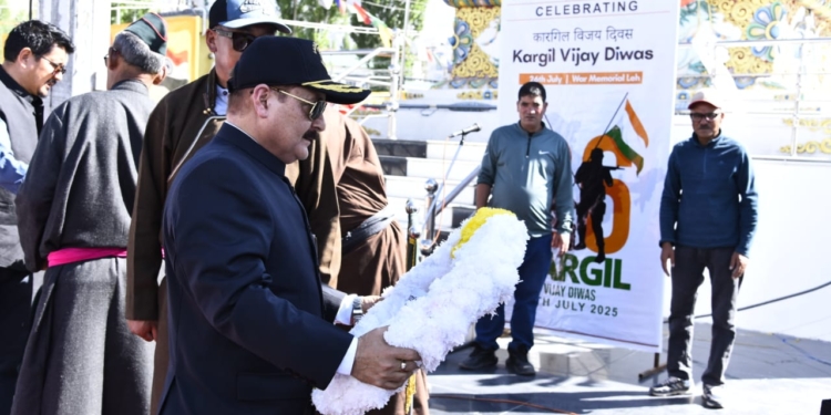 Leh Commemorates 26th Kargil Vijay Diwas with Patriotic Fervour: Tributes paid to Brave Soldiers, Veer Naris, and War Veterans and Ex-seviceman