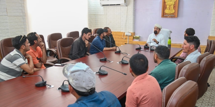 CEC Kargil addresses issues of vendors at Old Taxi Stand