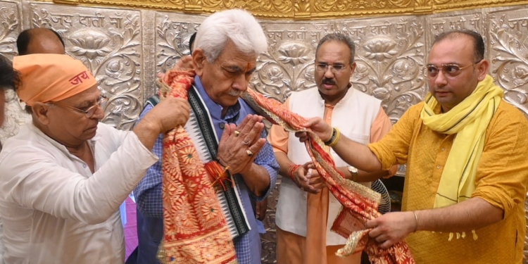 Lieutenant Governor pays obeisance at Daati Maa Dev Sthan in border village of Changiya, Arnia Jammu