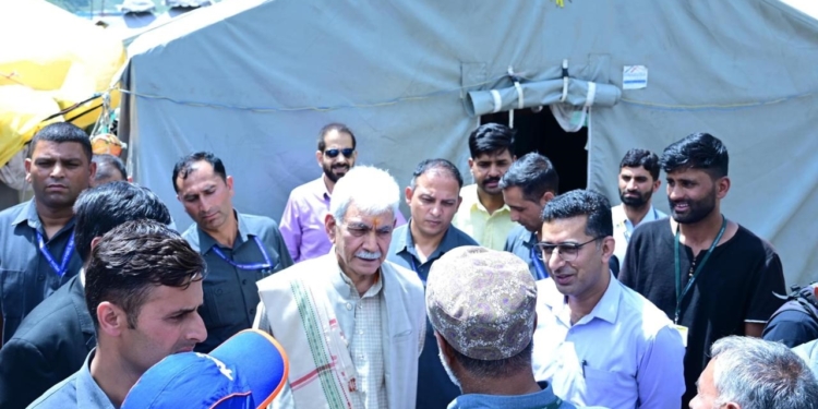 Lieutenant Governor visits Baltal Base Camp; Reviews arrangements for the ongoing Amarnath Yatra