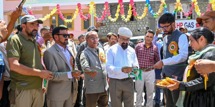 CEC Dr. Jaffer Akhoon Graces Apricot Exhibition 2025 Under ‘One District One Product’ Initiative 