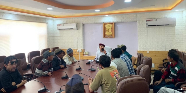 CEC Kargil Dr Mohd Jaffer Akhoon called on Delegation from Thila Village