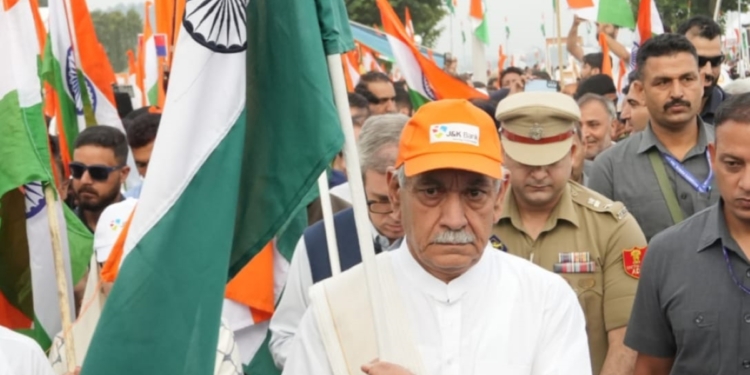 Lieutenant Governor flags off Tiranga Yatra from Dal Lake in Srinagar
