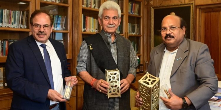 GopalaKrishnan , Project Director , 75 Studehts’ Satellites Mission called on Lieutenant Governor Shri Manoj Sinha