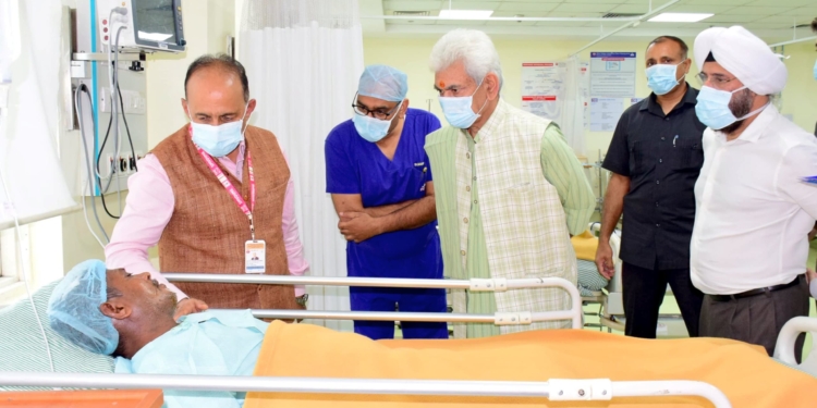 Lieutenant Governor visits SMVD Narayana Superspeciality Hospital, Katra, enquires about the health of devotees injured in landslide at Shri Mata Vaishno Devi Shrine