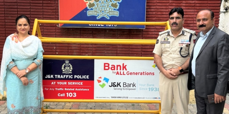 J&K Bank provides another tranche of barricades to Jammu Traffic Police