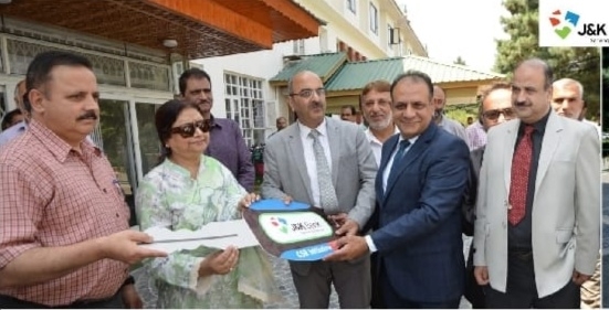 J&K Bank provides 5 e-Carts to University of Kashmir under CSR