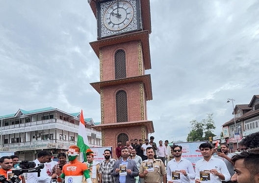 NCB Srinagar Organises Nukkad Natak at Lal Chowk to Raise Awareness on Drug Abuse
