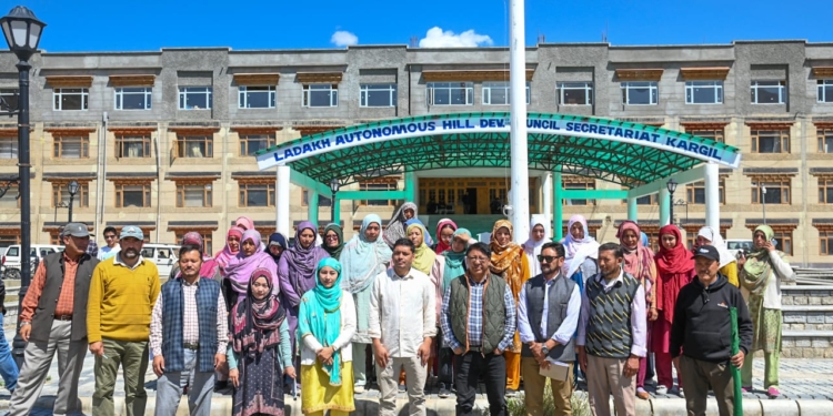 Executive Councillor Zakir Hussain Flags Off Farmers’ Exposure Visit to Leh