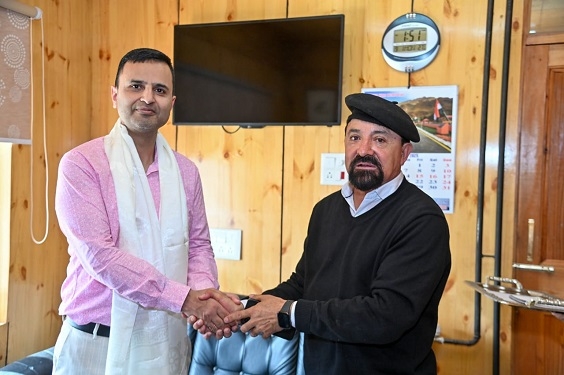 CEC Kargil welcomes new Assistant General Manager of J&K Bank 