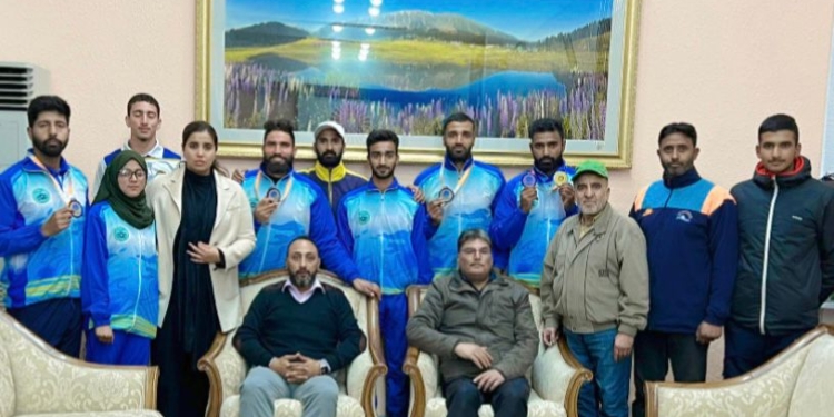 J&K Water Sports Associations extend Helping Hand to UT Administration Amid Flood Threats