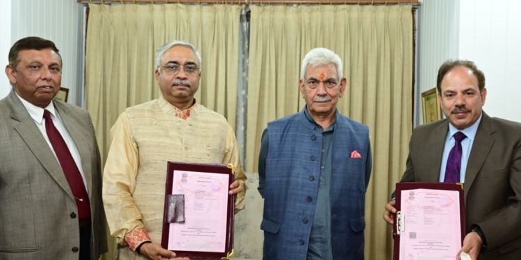 Prof Shakil Ahmad Romshoo calls on Lieutenant Governor Manoj Sinha
