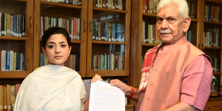 PDP leader Iltija Mufti calls on Lieutenant Governor Manoj Sinha
