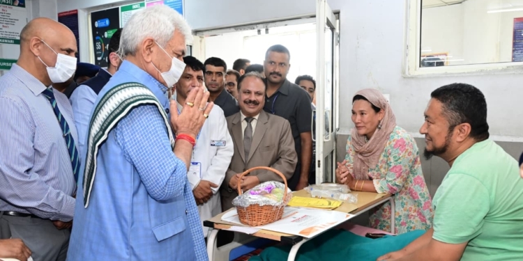 Sewa Pakhwada: Lieutenant Governor visits JLNM Hospital Rainawari in Srinagar; distributes fruits to patients as a part of 75th Birthday celebration of PM Narendra Modi