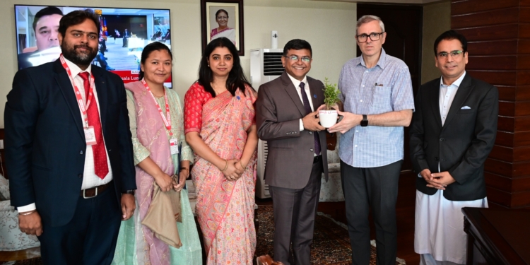 Union Bank of India donates ₹1 crore towards flood relief, presents cheque to CM Omar Abdullah